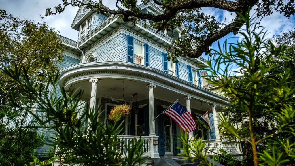 Photo of a house in the Garden District of New Orleans