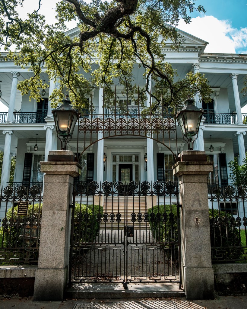 Photo of the house used to film the third season of American horror Story: Coven