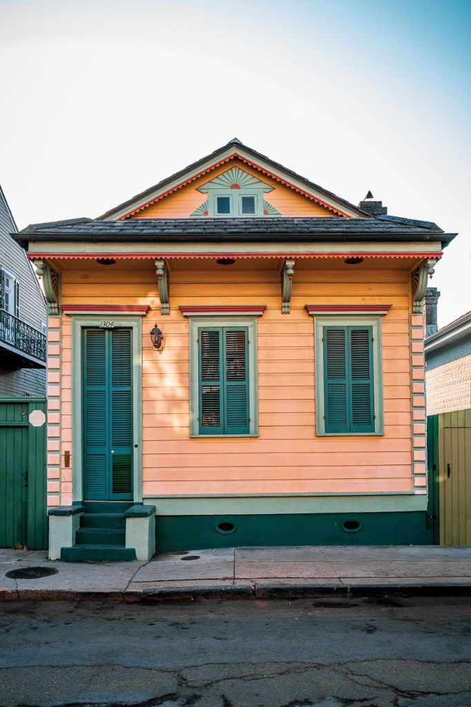 Photo of a house the French Quarter of New Orleans