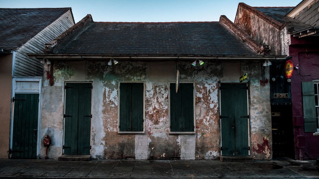 Photo of a rundown building in the French Quarter of New Orleans
